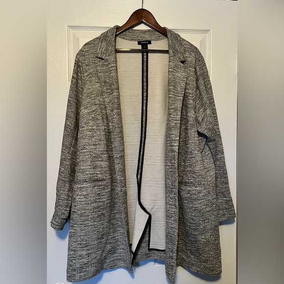 Torrid Size 3x light grey Studio Double Knit boyfriend blazer- great condition! - Picture 3 of 10